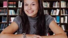 knihovna holka learn-3476257 1280